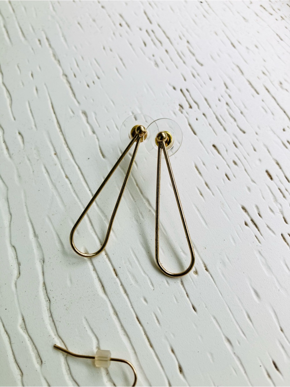 Boutique Gold Plated Brass Teardrop & V-Chain Dangle Earrings - Picture 5 of 5